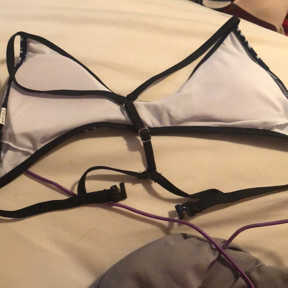 Bikini - Picture 2 of 2